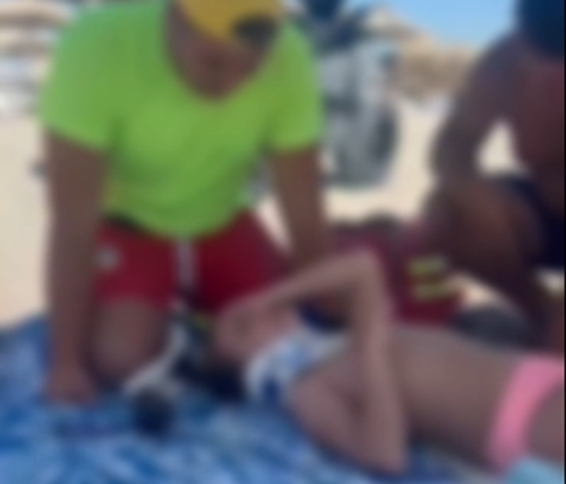 Momente de panică pe o plajă din Eforie! O fetiță de 8 ani a avut nevoie de intervenția salvamarilor și a echipajului SMURD
