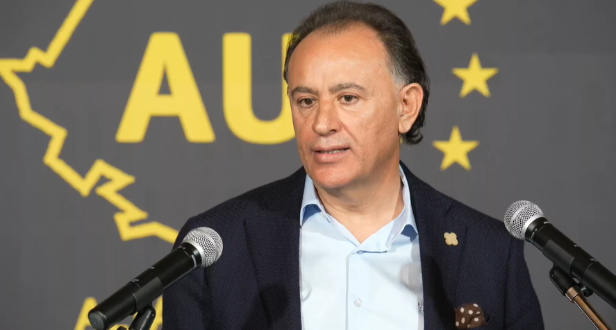 Mohammad Murad, întrebat ce şanse sunt ca parlamentarii AUR să voteze guvernul Veştea: 53%. Simt că ceva se întâmplă pozitiv şi mă bucur foarte mult