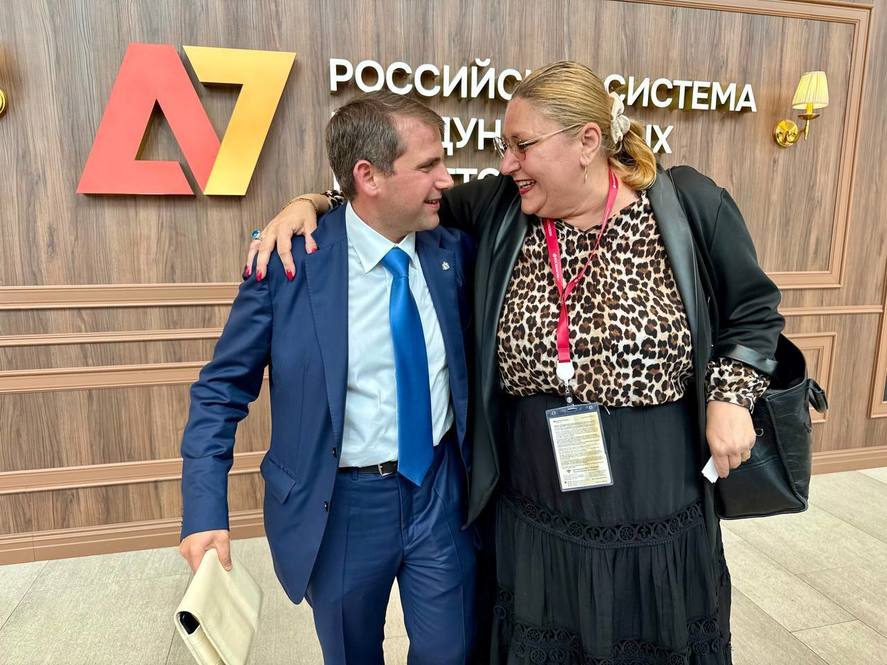 Diana Şoşoacă s-a fotografiat cu Ilan Şor la Sankt Petersburg. Oligarhul fugar prorus: ”Cu viitorul președinte al României libere”