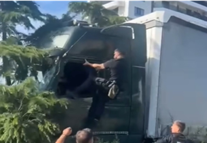 TIR-ul scăpat de sub control în Constanța: șoferul a fost amendat cu 4.000 de lei. Poliția Locală: Au încercat să prevină o tragedie!