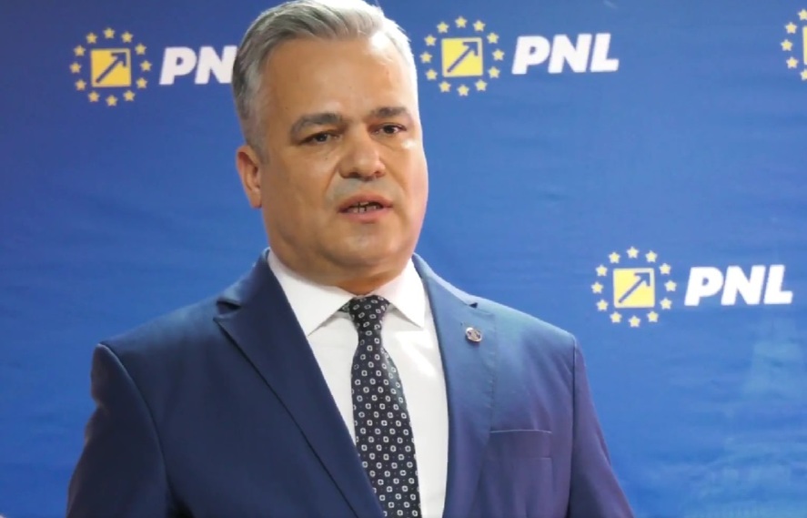PNL refuză să susțină Guvernul Veștea. Adrian Veștea anunță că nu își depune mandatul de premier desemnat