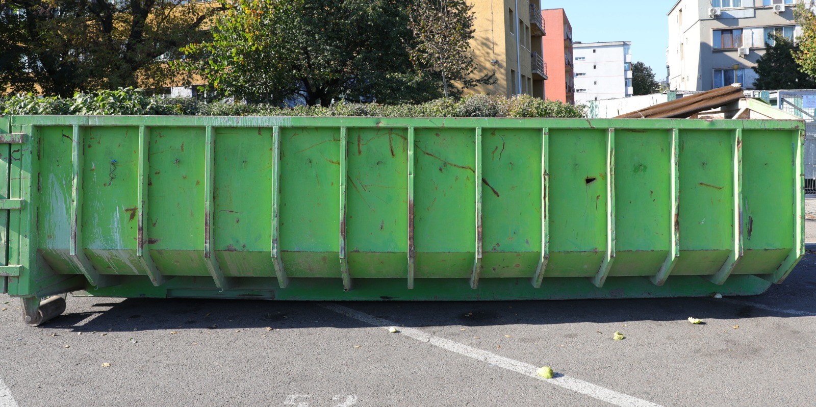 Ai mobilier vechi de aruncat? Vezi unde sunt amplasate containerele speciale în Constanța