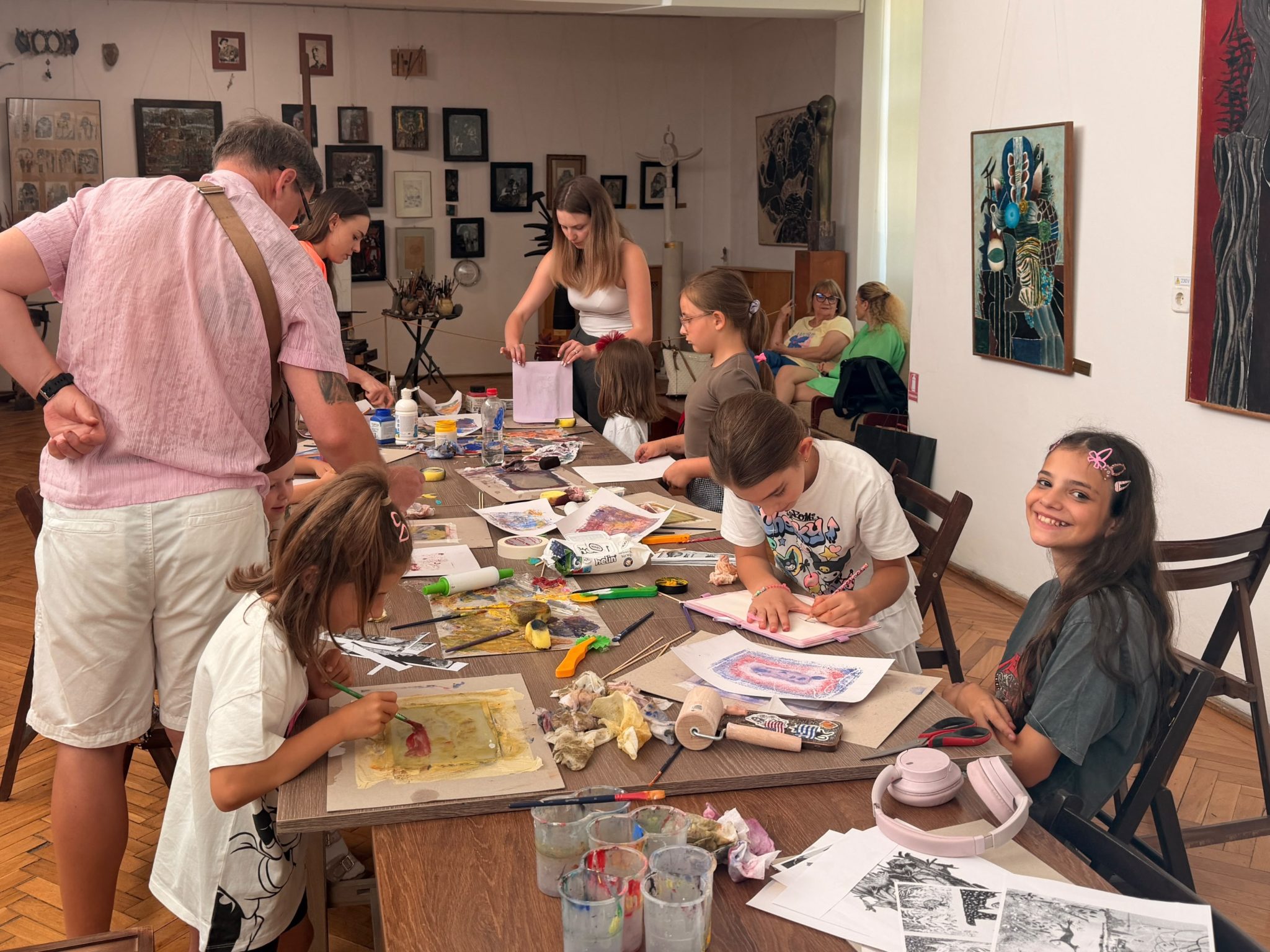 Creativitate fără limite la Muzeul de Artă Constanța! Copiii au descoperit magia monotipiei