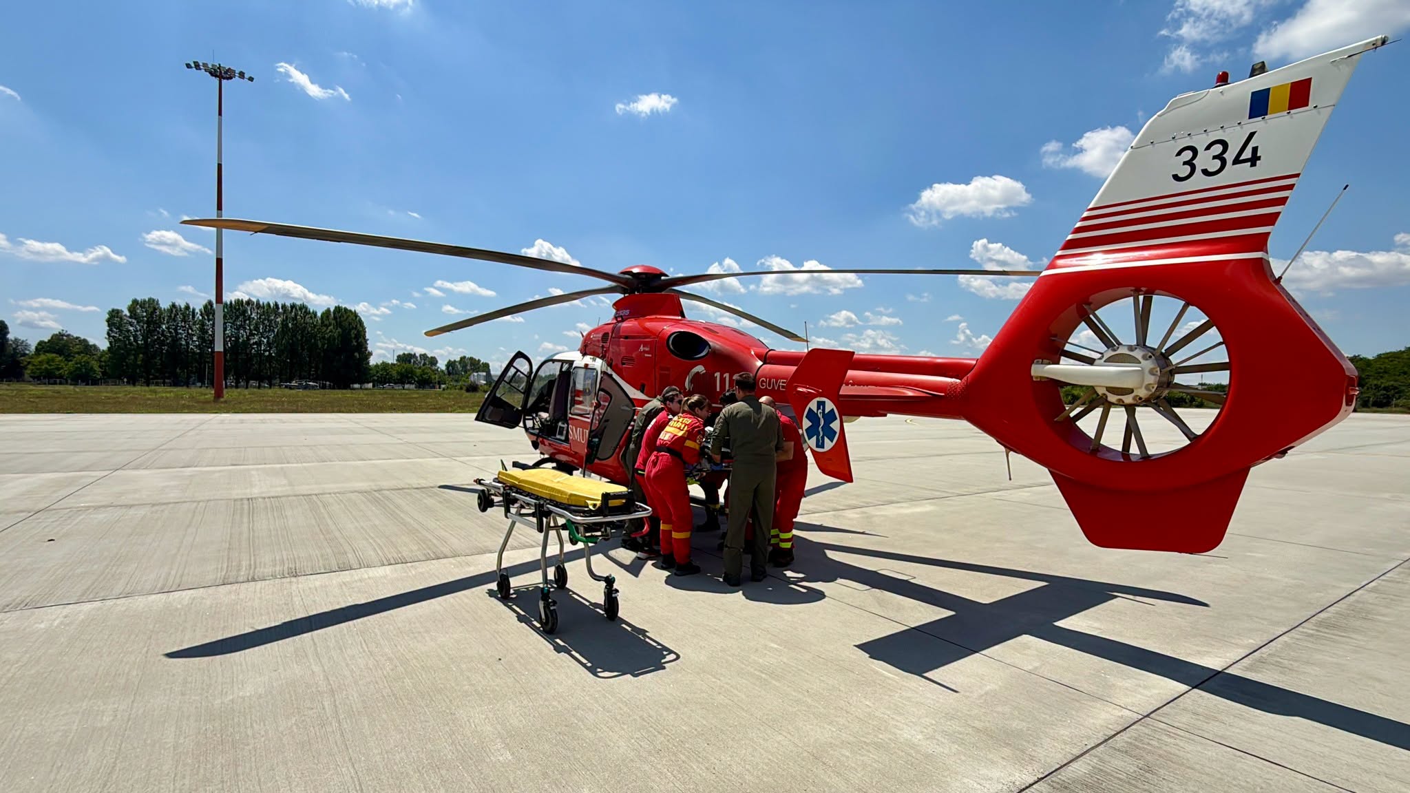 Misiune contracronometru pentru salvarea a doi tineri de 25 de ani! Au fost transportați de urgență în Belgia și Germania cu o aeronavă militară