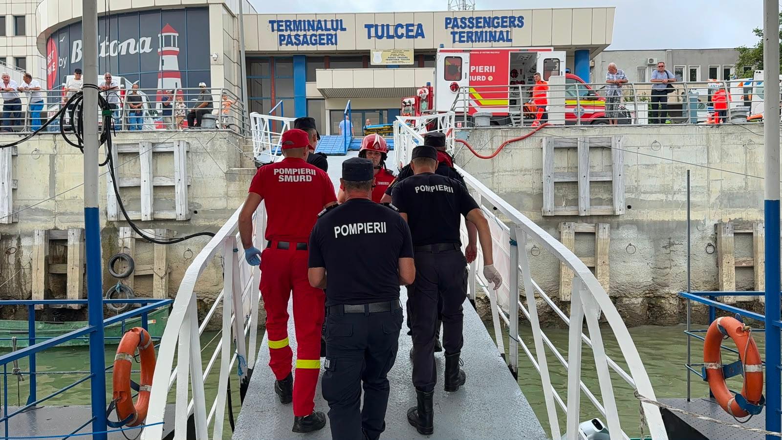 Momente dramatice în Marea Neagră! Filmul intervenției prin care 17 oameni au fost salvați din calea flăcărilor