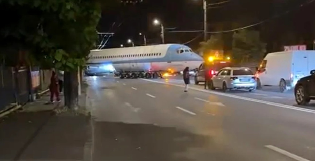 Șoferii au crezut că un avion a aterizat pe șosea. Imagine spectaculoasă în Cluj-Napoca