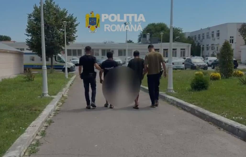 Șapte bărbați condamnați pentru proxenetism și trafic de minori, încarcerați la Poarta Albă