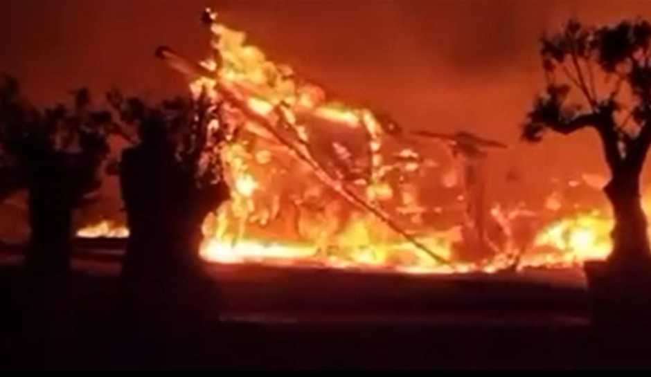 Incendiu devastator în Mamaia. Două beach baruri de pe plajă, mistuite de flăcări