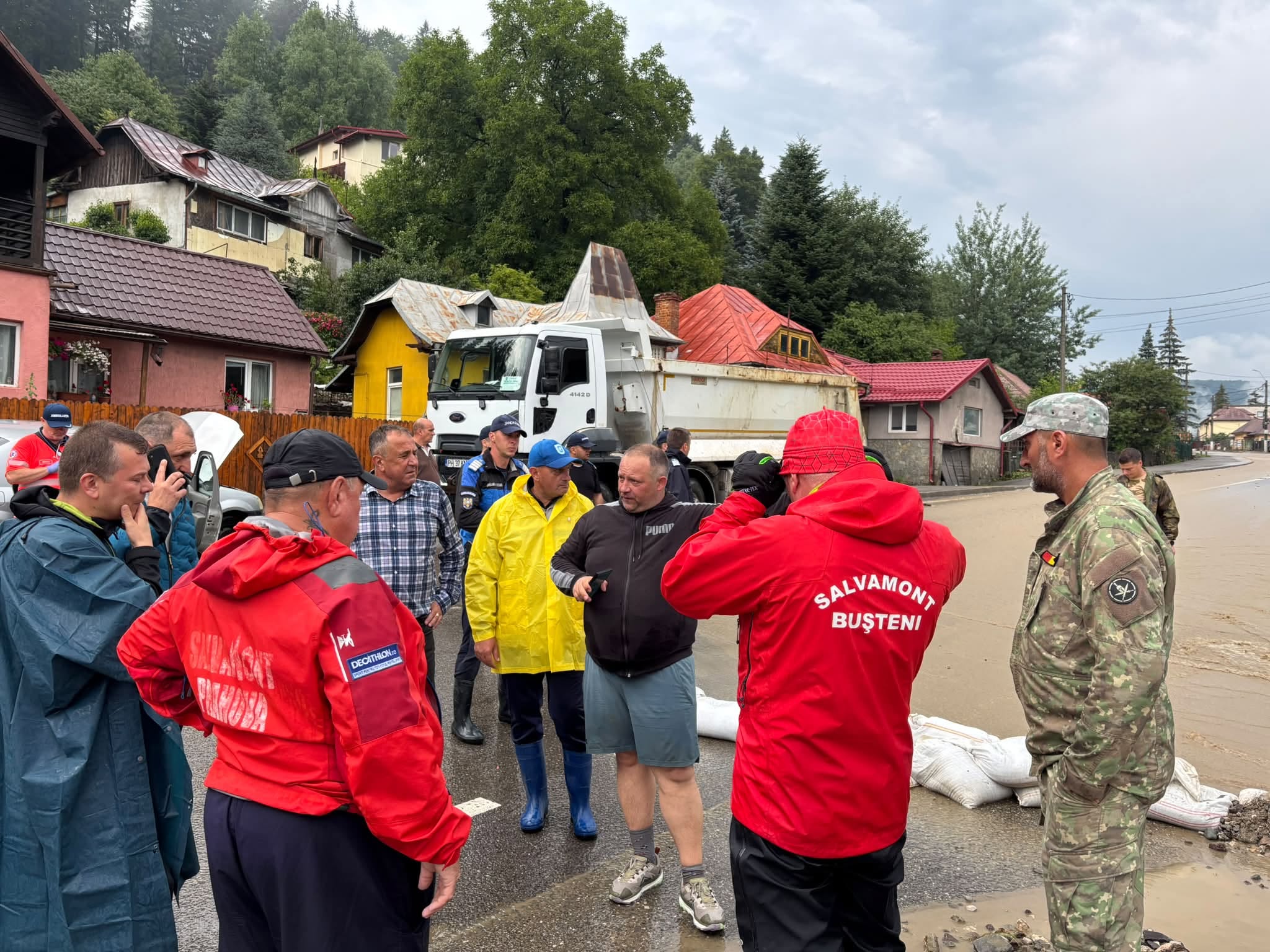 Viiturile au făcut ravagii! DN1 a fost inundat, zeci de mașini au rămas blocate și sute de intervenții ale pompierilor