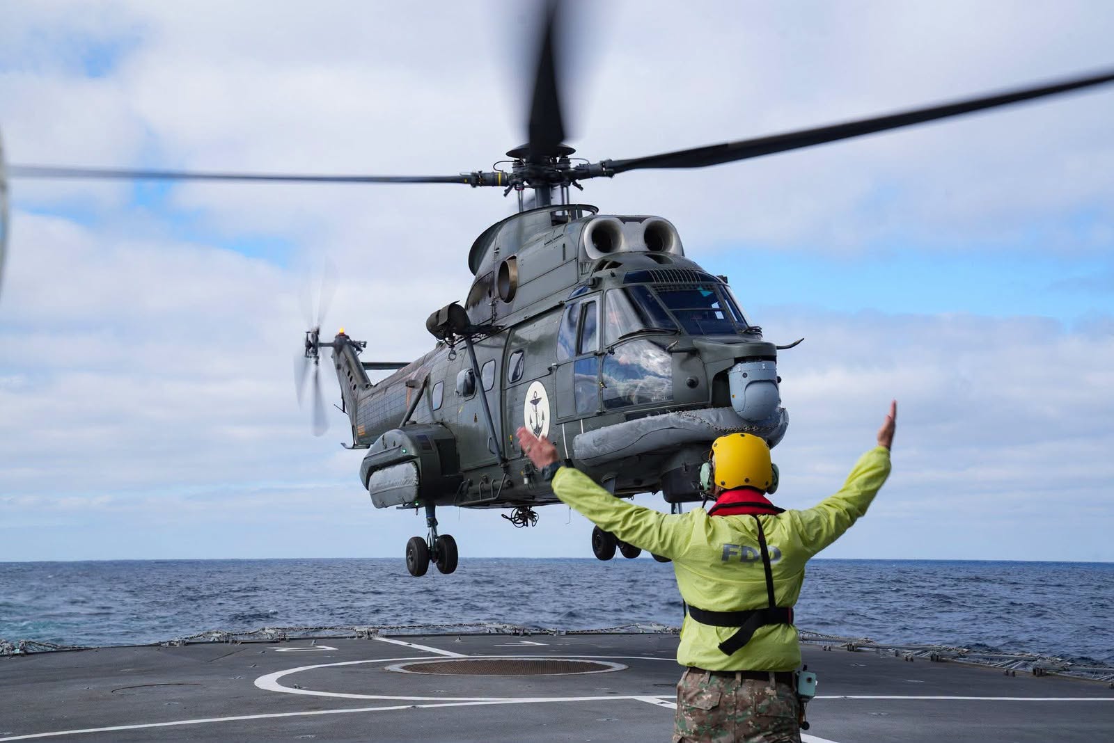 MApN pregătește elicoptere și nave militare după incendiul de pe petrolierul din Marea Neagră