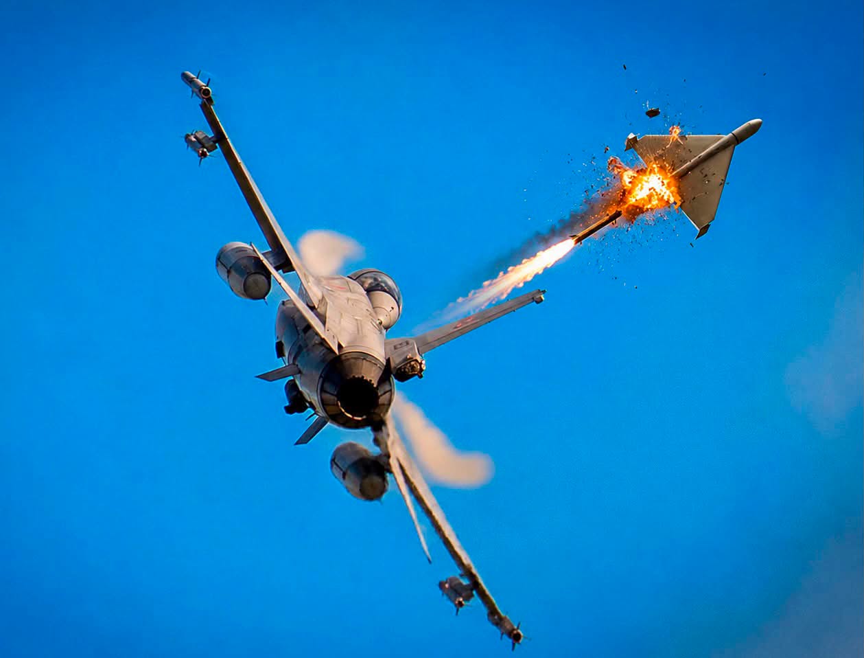 Miruţă, despre drona doborâtă în Buzău: Eforturile din ultima perioadă dau roade. România trebuie să investească în apărarea aeriană şi în modernizarea Armatei