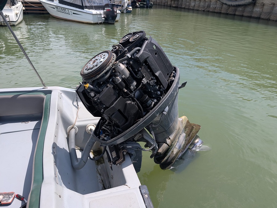 Motor de ambarcațiune, căutat de autoritățile suedeze, descoperit la Tulcea