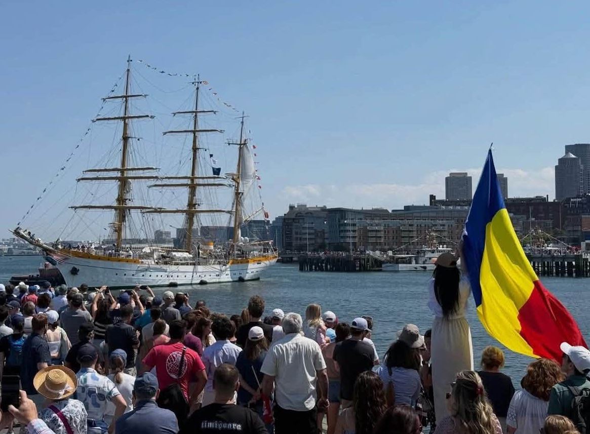 Nava-școală „Mircea” a ajuns în Boston. Echipajul, întâmpinat cu aplauze și tricolorul românesc