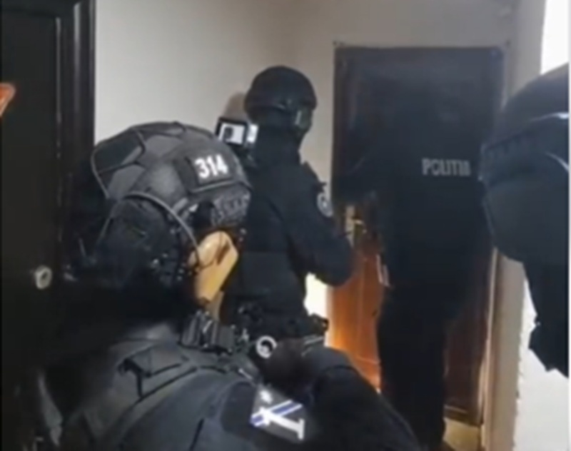 Șase persoane, reținute într-un dosar de înșelăciune. Victimele au fost păcălite pe rețelele de socializare de falși militari străini