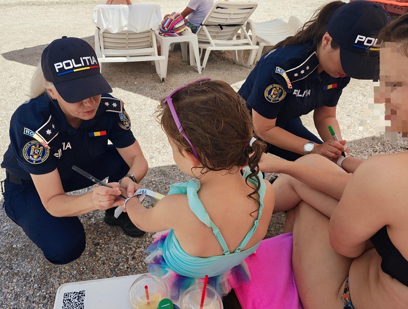 Campanii de prevenire desfășurate de polițiști pe litoral. Sfaturi pentru turiști și părinți în sezonul estival