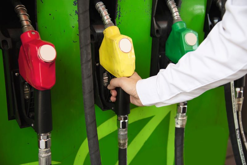 Schimbări pe piața carburanților. Parlamentul a aprobat măsuri pentru situații de criză