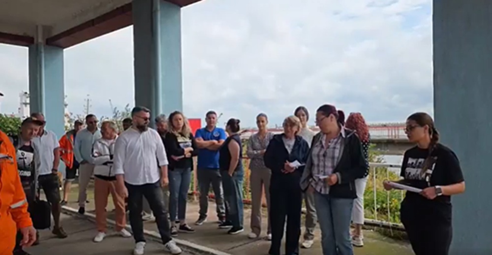„Nu mai putem trăi cu acest salariu mizer de 4.000 de lei”. Protest la ARSVOM