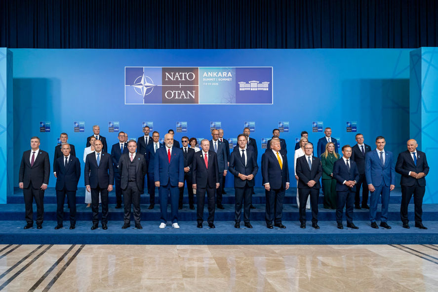 Summitul NATO s-a încheiat fără rupturi, însă Europa rămâne în alertă din cauza relației cu Donald Trump