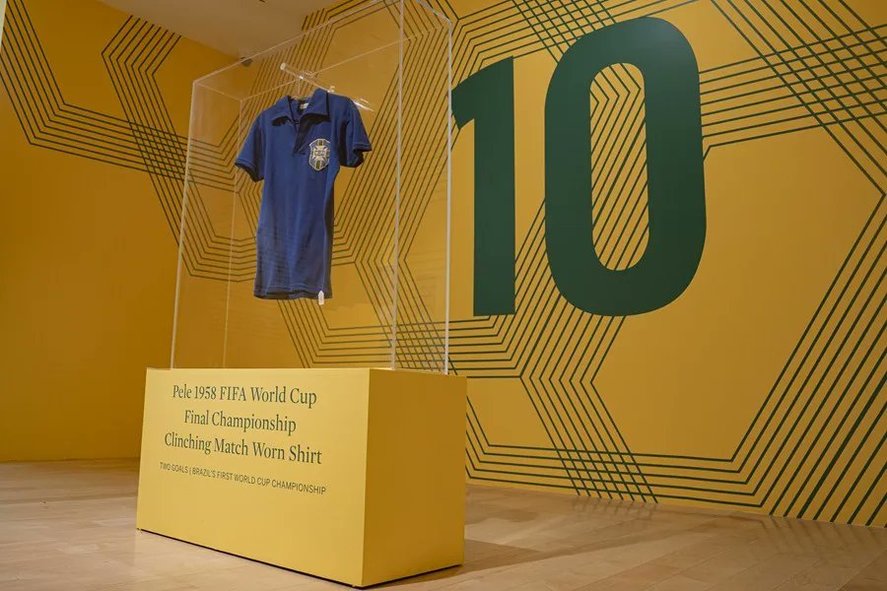 Tricoul purtat de Pelé în finala Cupei Mondiale din 1958, vândut pentru aproape 5 milioane de dolari