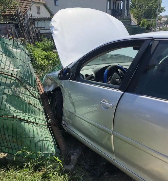 Accident la Valu lui Traian. Trei persoane au ajuns la spital