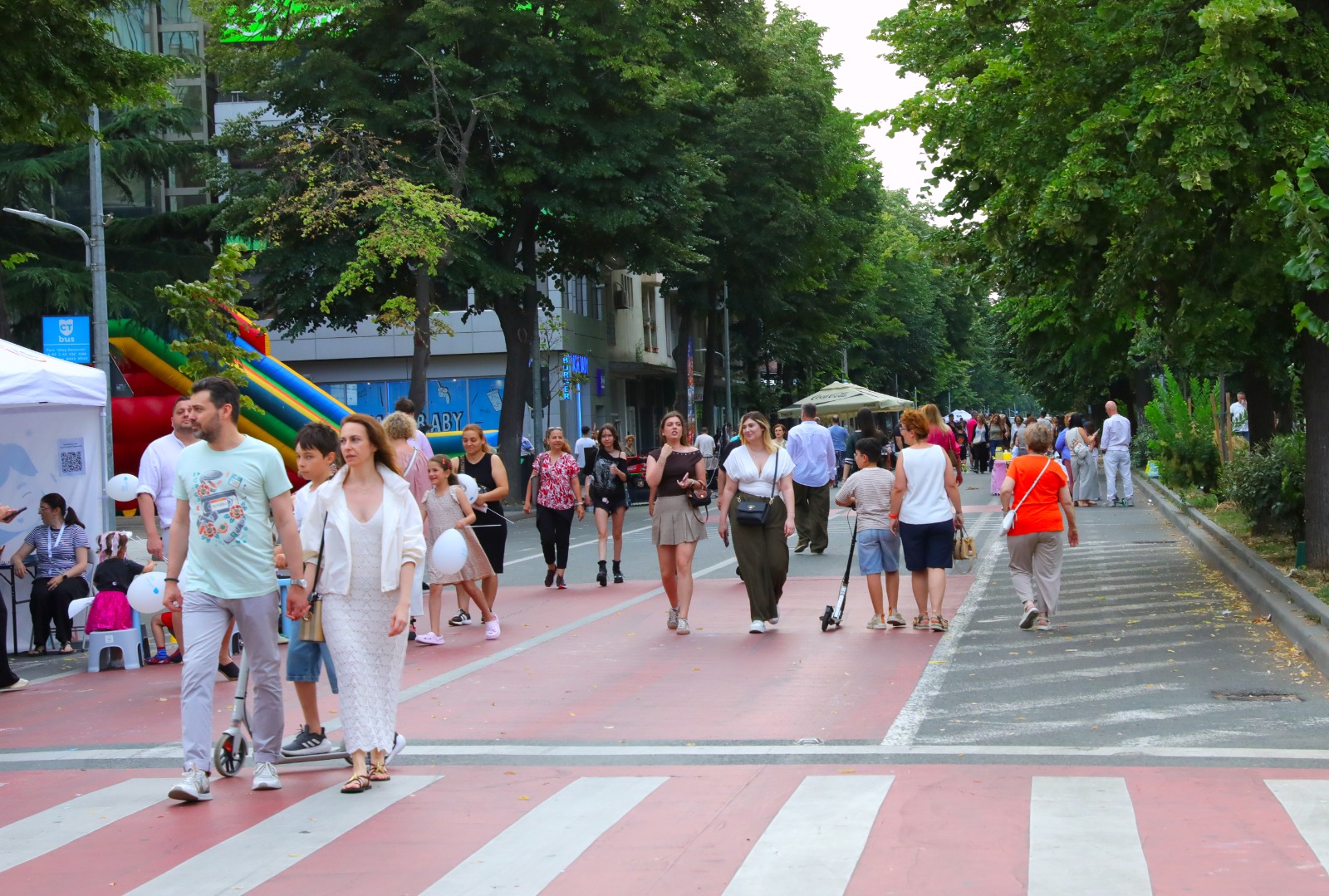 Bulevardul Tomis se închide din nou pentru mașini. Constănțenii sunt invitați la plimbare în centrul orașului