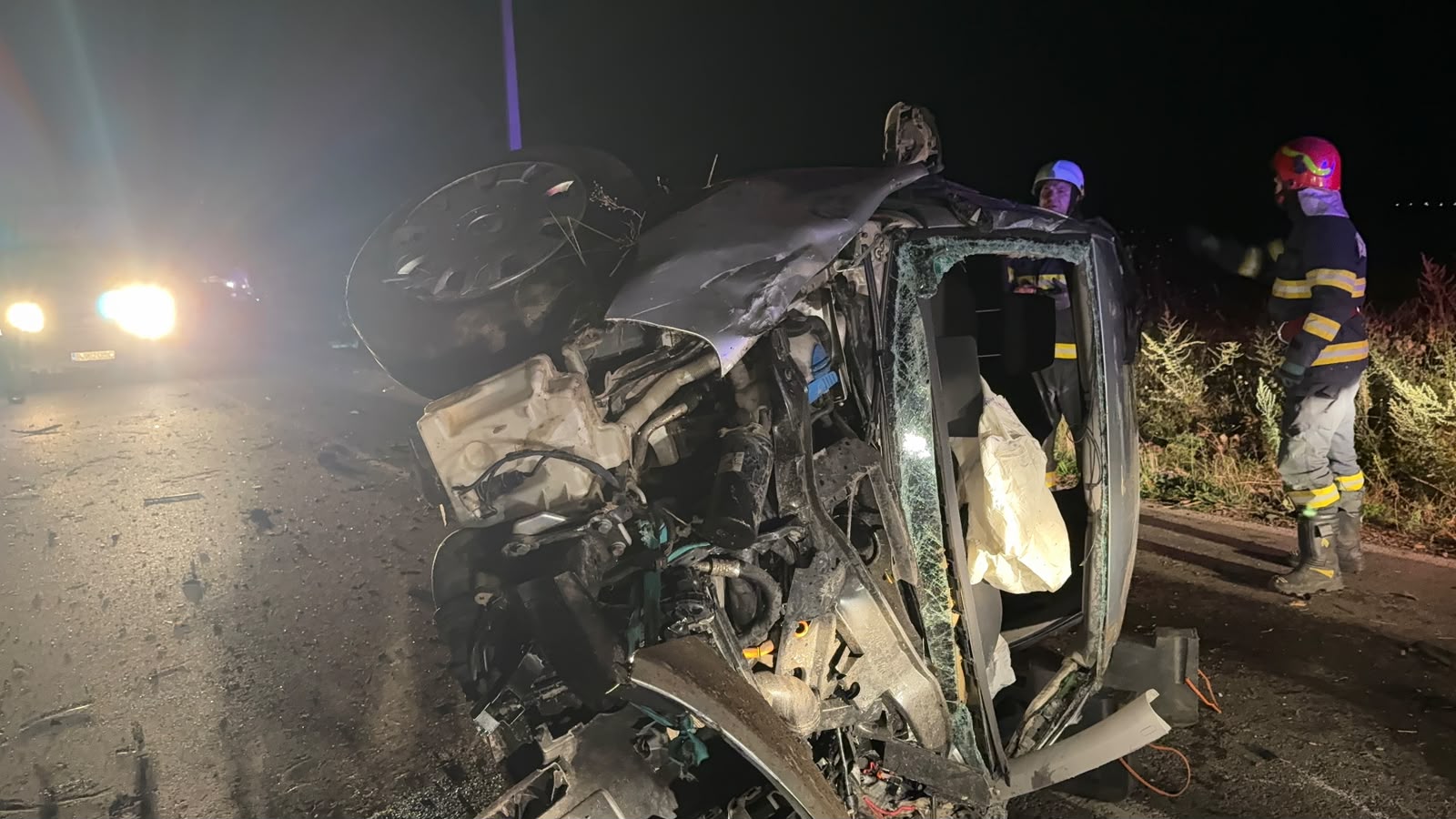 Noapte tragică în județul Tulcea. Un șofer și-a pierdut viața, iar un tânăr a ajuns la spital după un accident cumplit