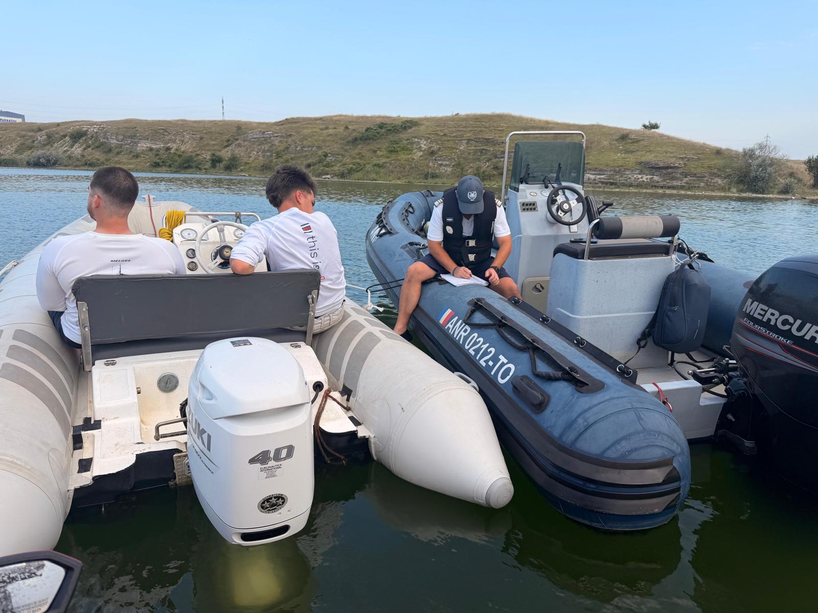 Amenzi de peste 250.000 de lei după controalele în zonele de agrement nautic. Peste 230 de ambarcațiuni, verificate