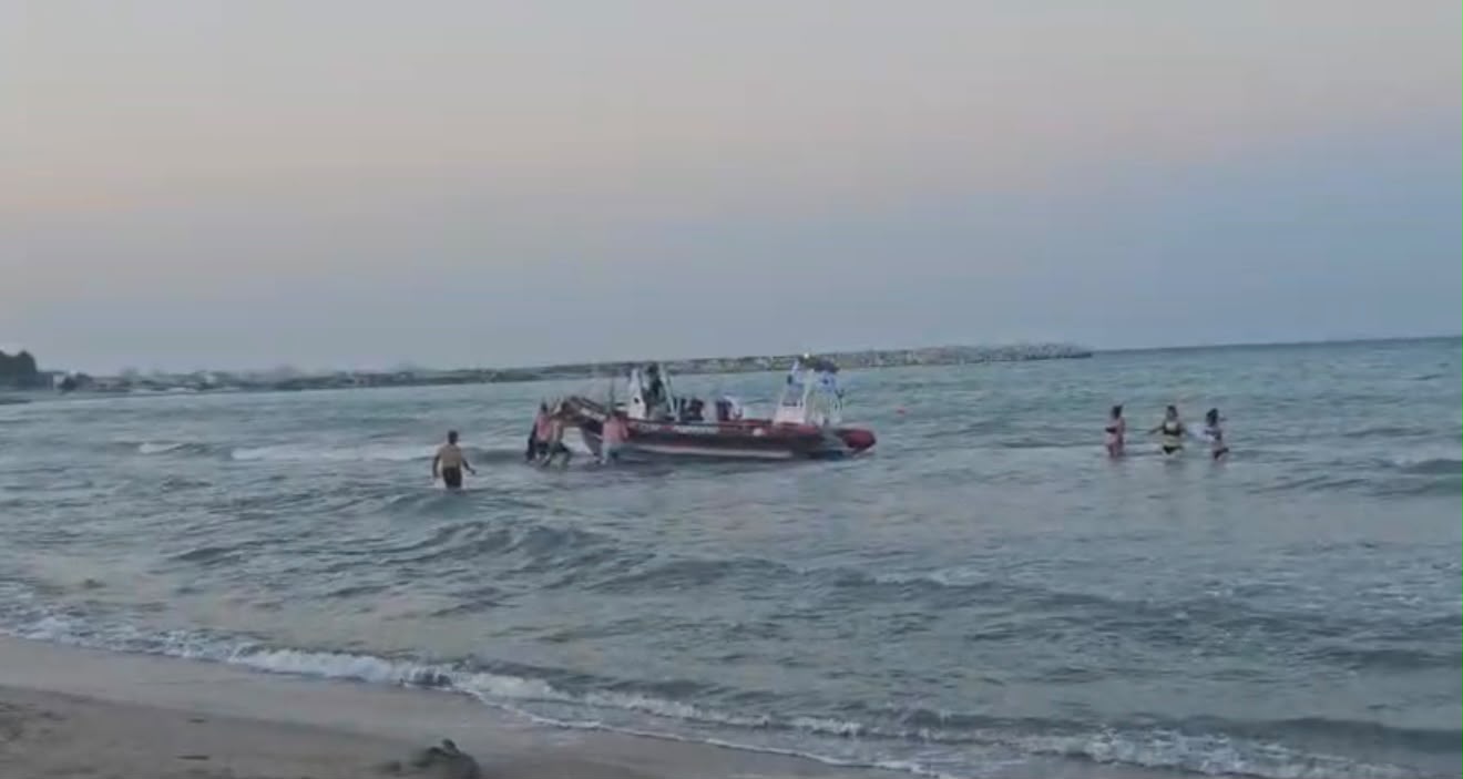 Bărbat salvat din apele Mării Negre, în zona plajei Corsa din Mangalia