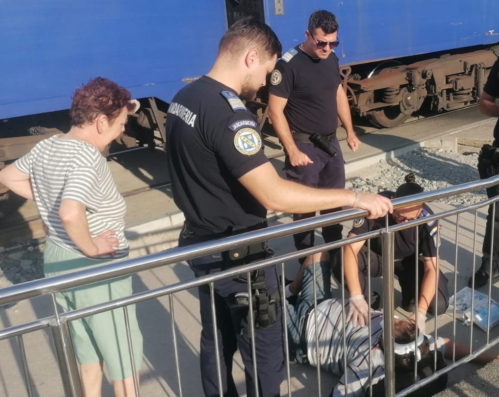 Intervenție rapidă a jandarmilor în Gara Costinești. Un bărbat de 59 de ani a primit primul ajutor după ce a căzut pe peron
