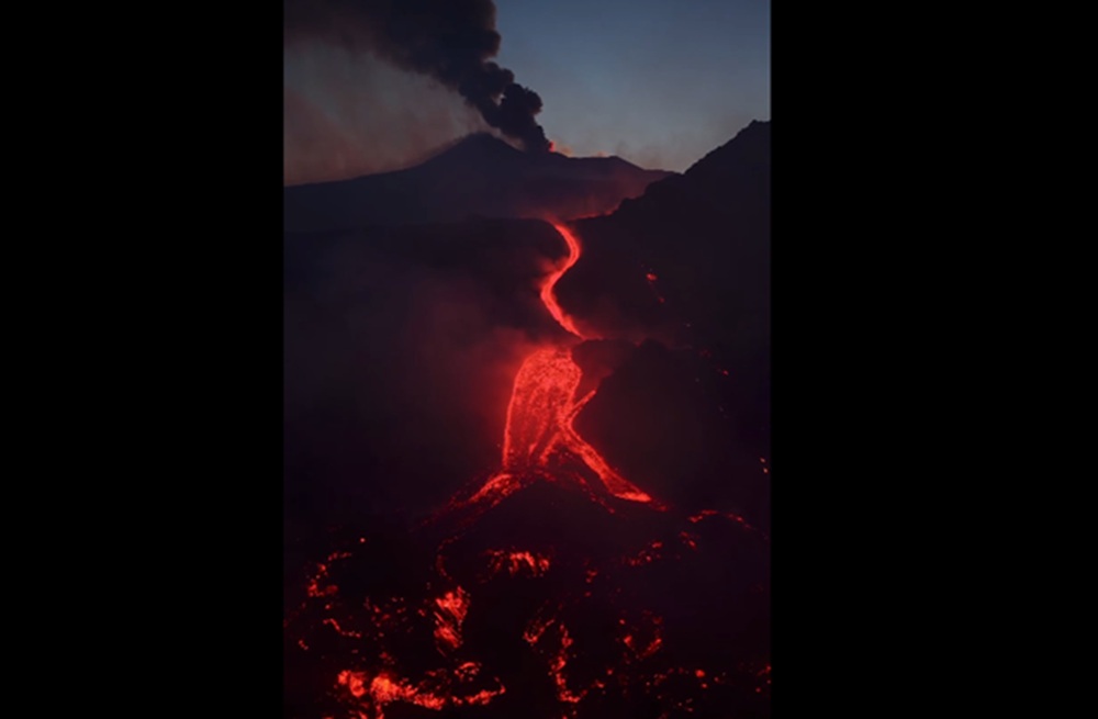 Cenușa vulcanului Etna a ajuns deasupra Maltei. Zeci de zboruri, anulate în plin sezon turistic