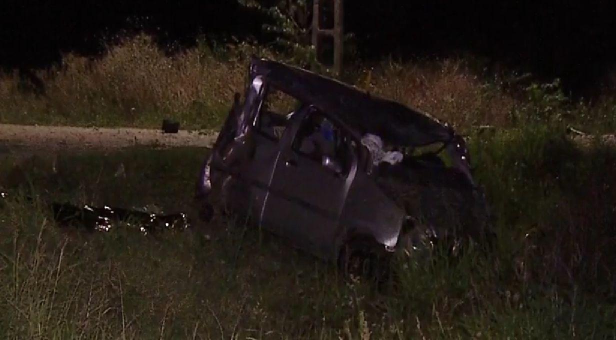 Inconștiența unui tânăr de 20 de ani a băgat în mormânt 4 oameni! A murit și el în drum spre spital