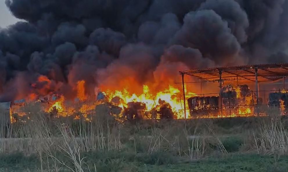 Incendiu cu degajare mare de fum în Lumina. Autoritățile au transmis RO-Alert