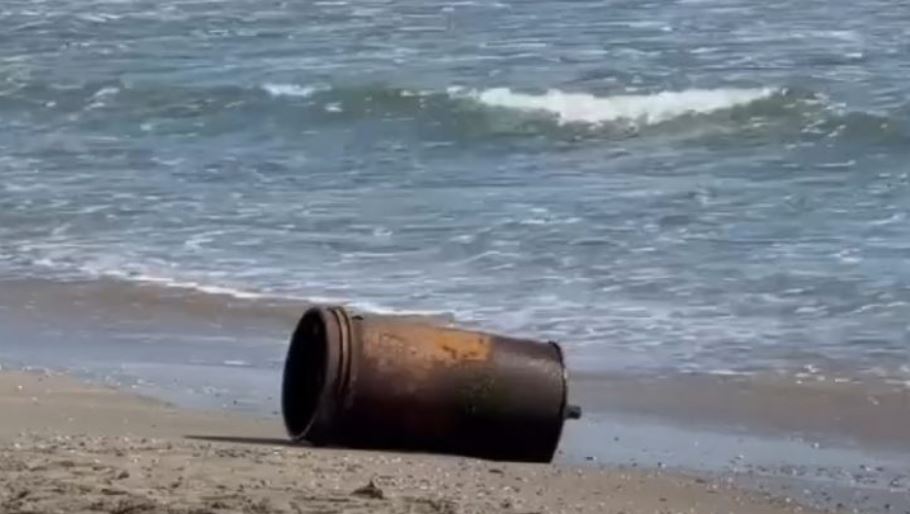 Alertă pe litoral! Obiect suspect, posibilă mină marină, descoperit pe plaja din Eforie Nord